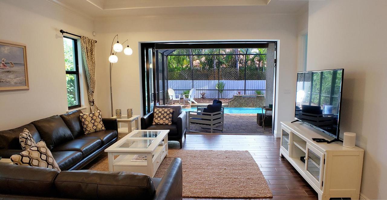 Holiday home Perfect - Saltwater Pool - 2 Master Br - 3 Br3ba Naples