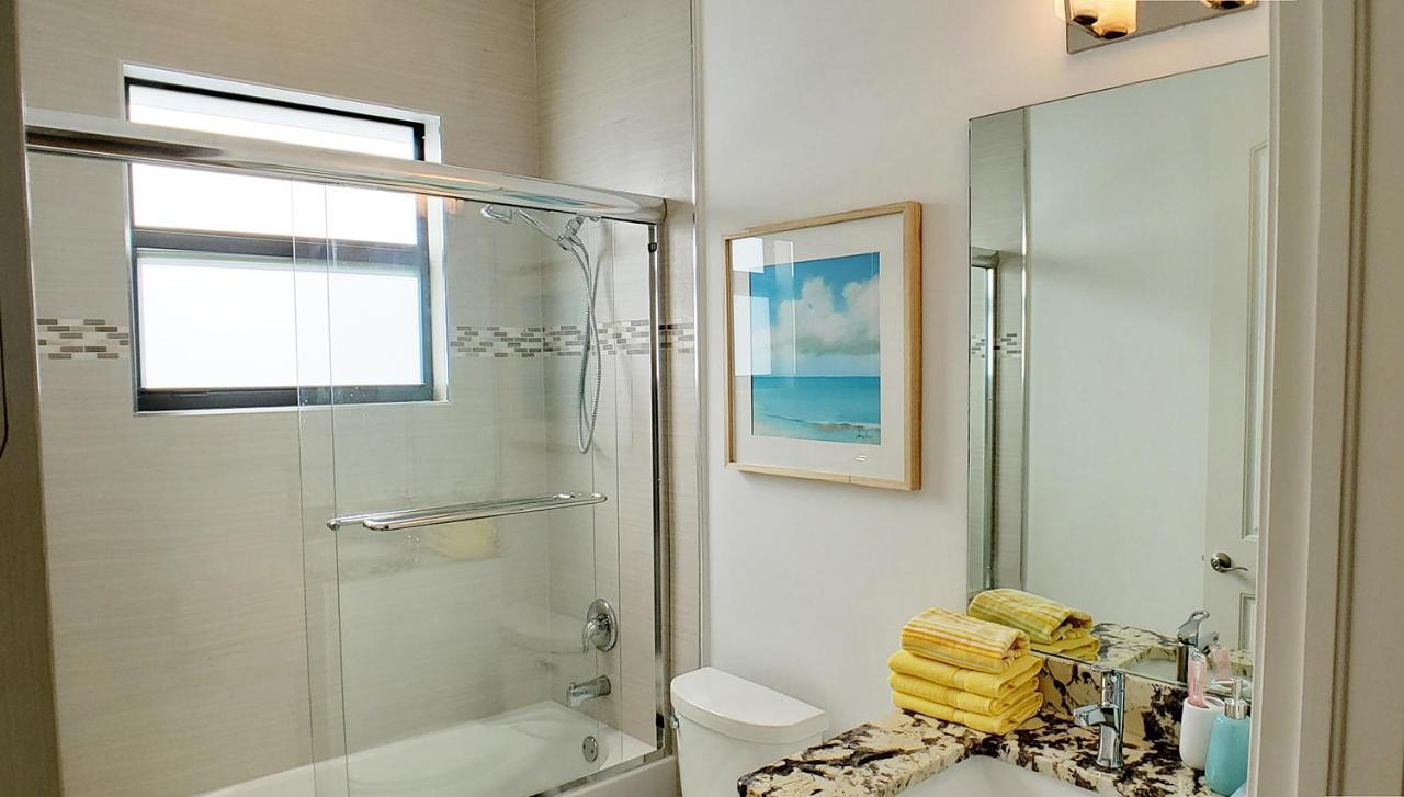 Holiday home Perfect - Saltwater Pool - 2 Master Br - 3 Br3ba