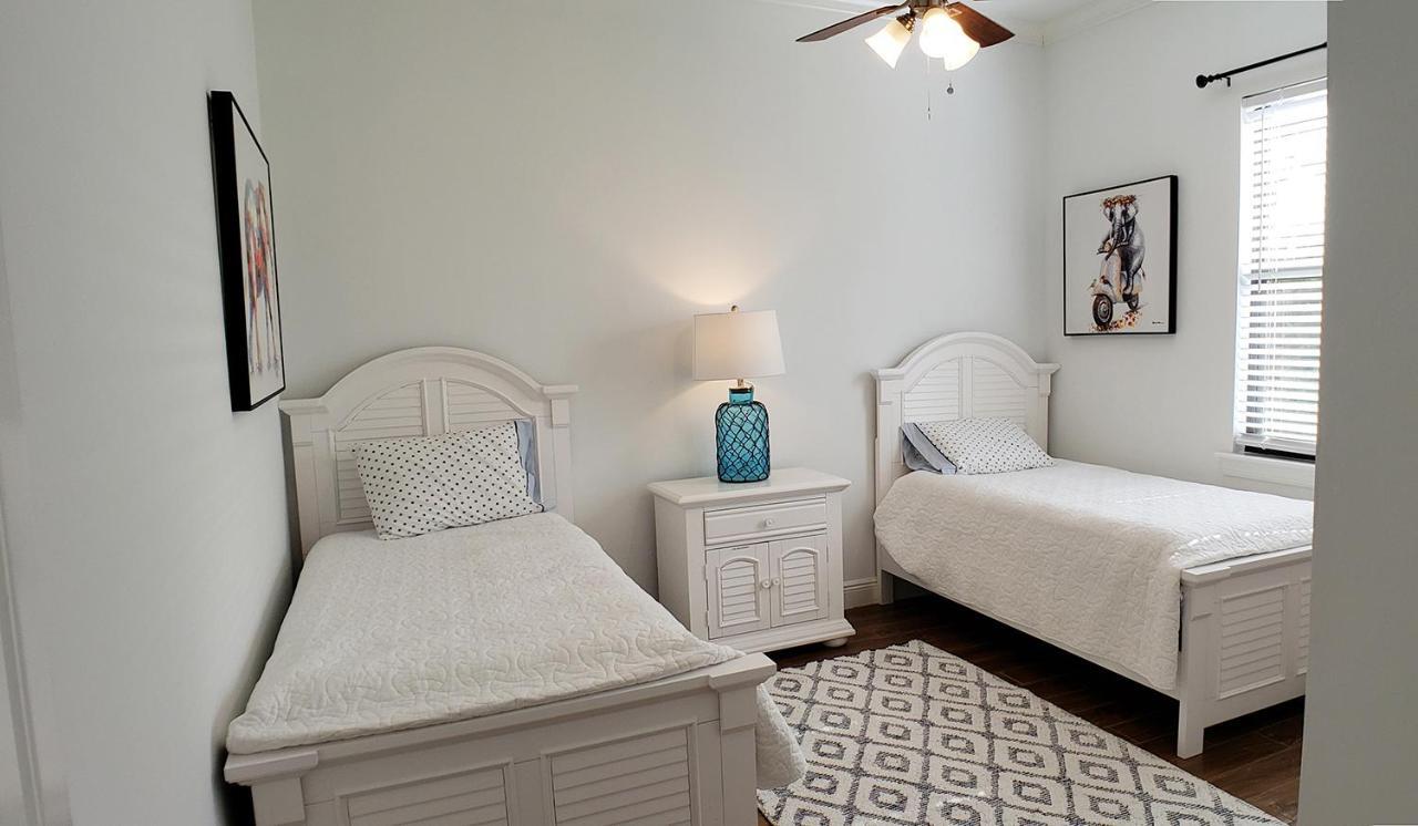 Holiday home Perfect - Saltwater Pool - 2 Master Br - 3 Br3ba Naples