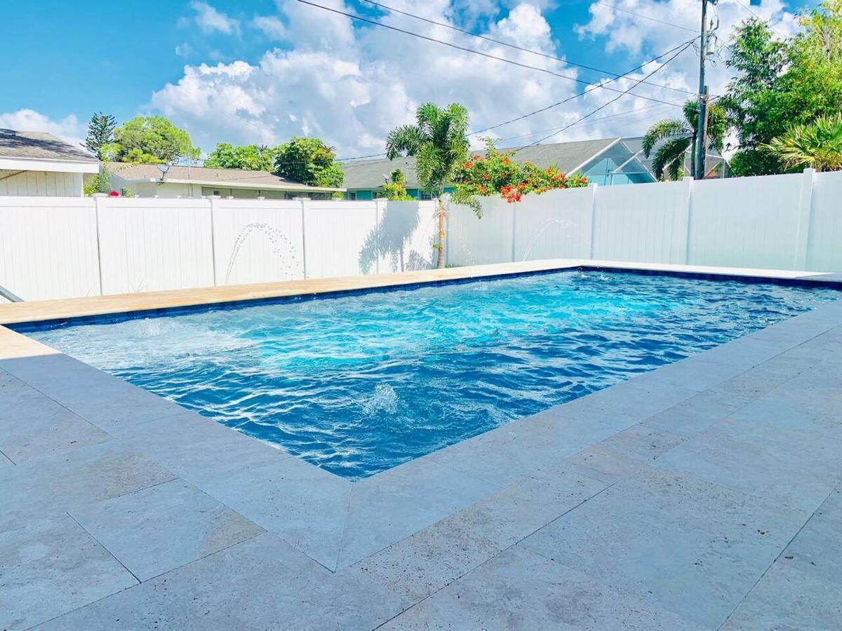 New! Perfect - Heated Saltwater Pool Holiday home *