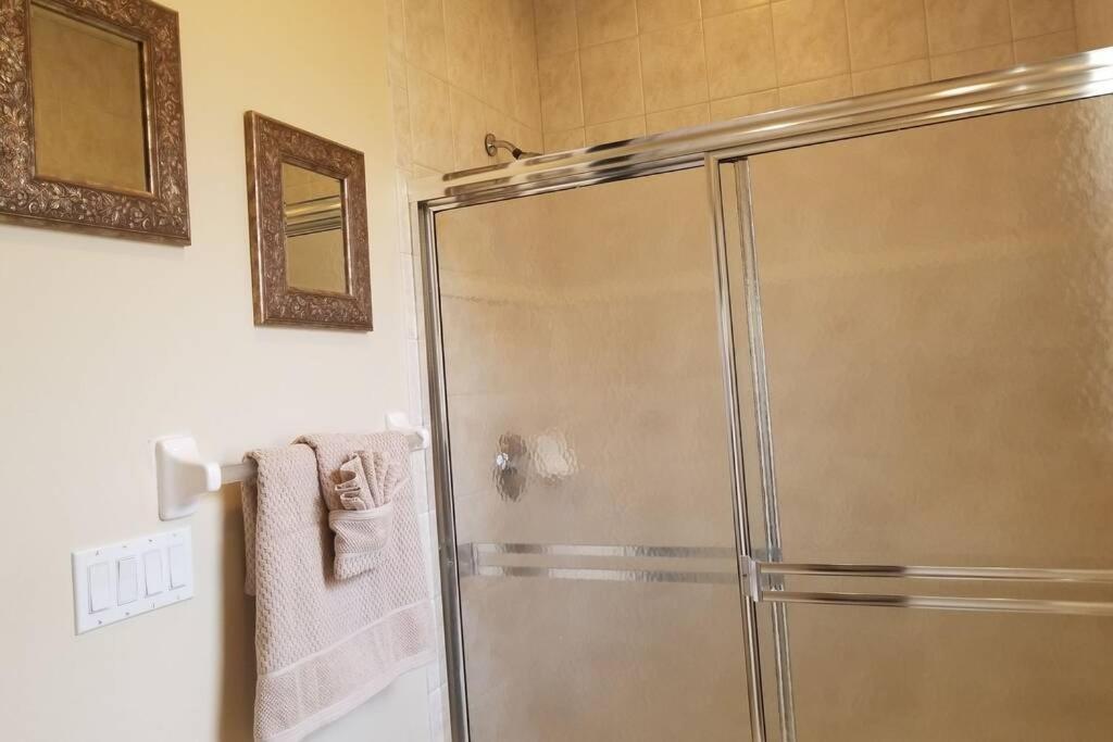 823 104th Ave. N. * Naples