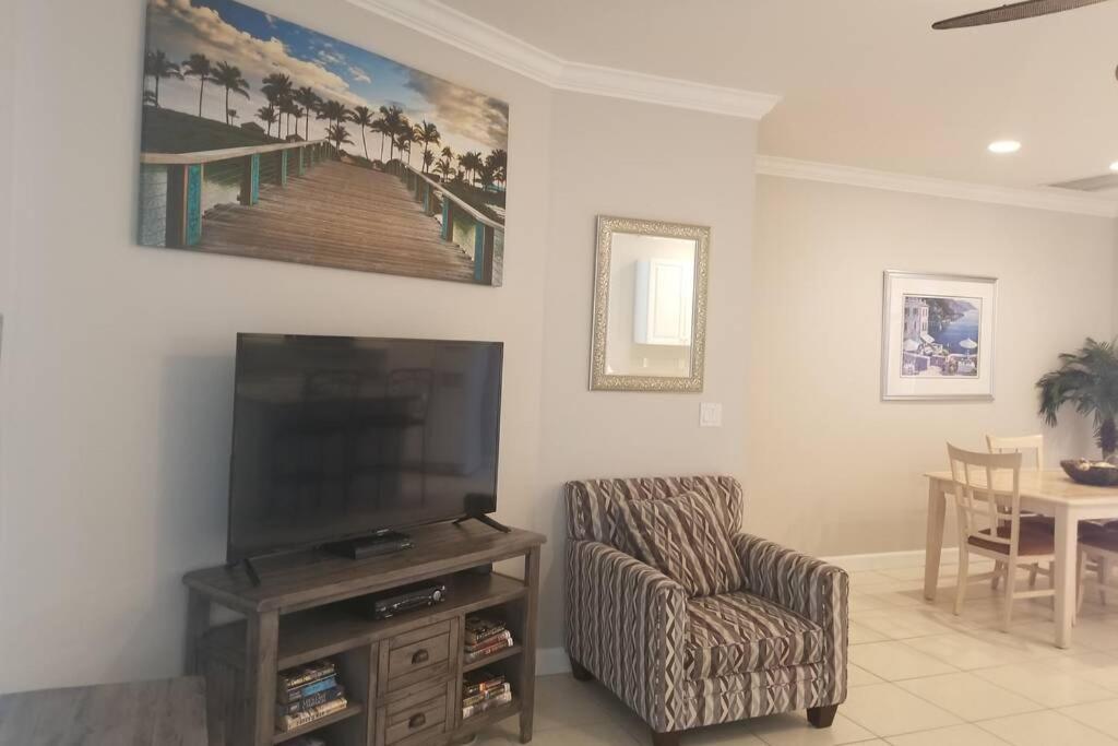 823 104th Ave. N. Naples