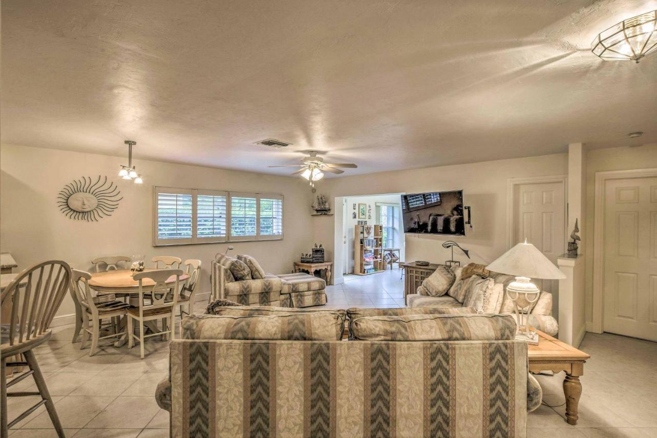 Spacious Less Than 1 Mi To Vanderbilt Beach! Holiday home Naples