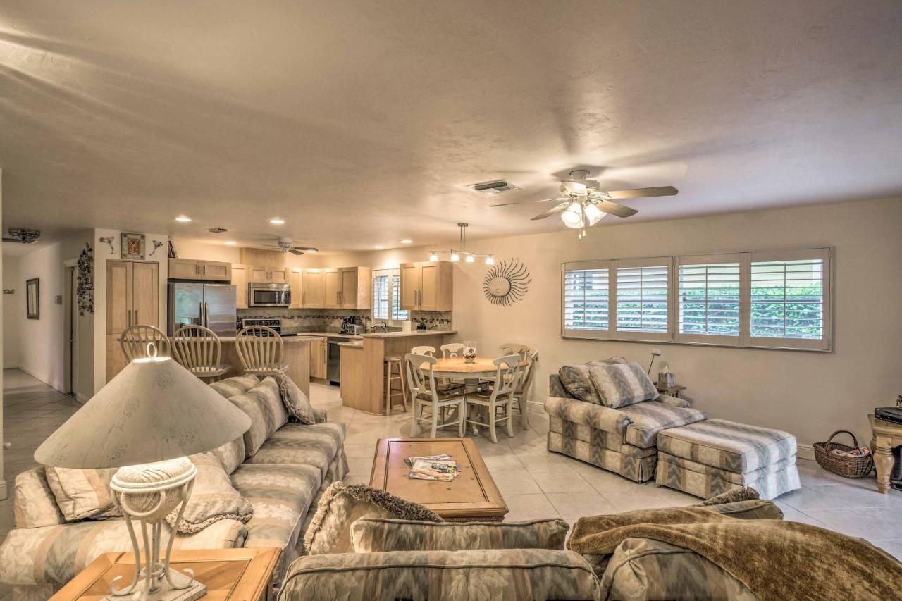 Spacious Less Than 1 Mi To Vanderbilt Beach! Holiday home Naples