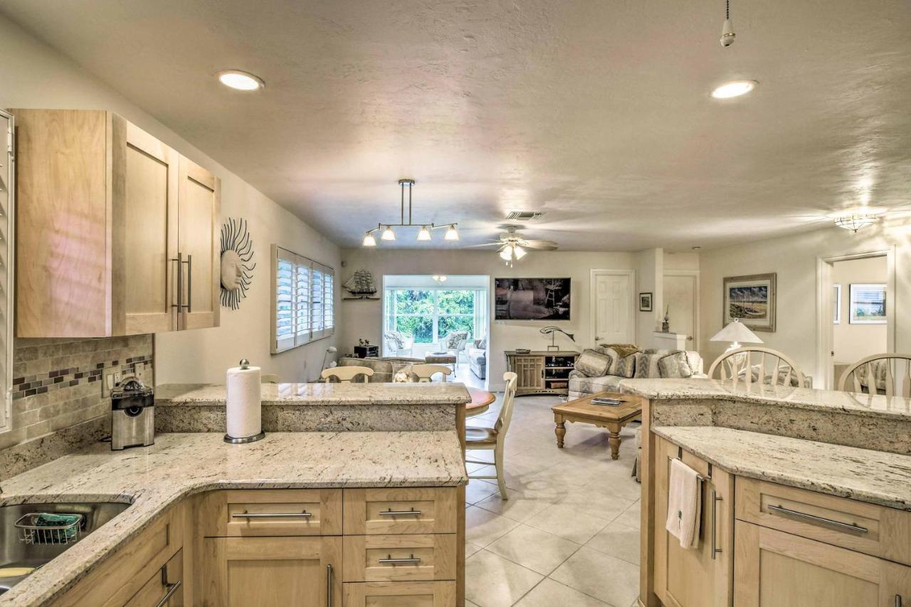 Spacious Less Than 1 Mi To Vanderbilt Beach! Holiday home Naples