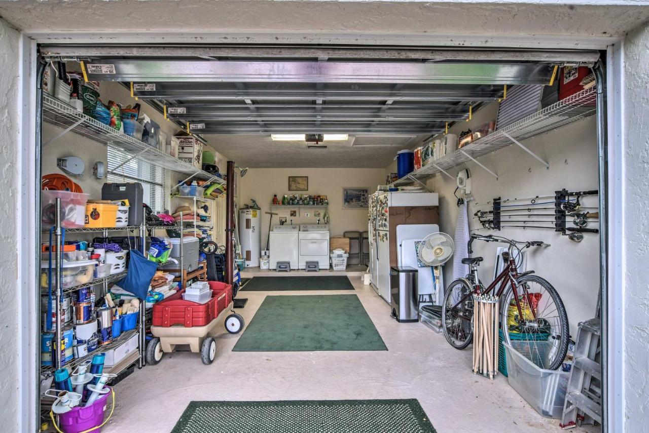 Spacious Less Than 1 Mi To Vanderbilt Beach! Holiday home