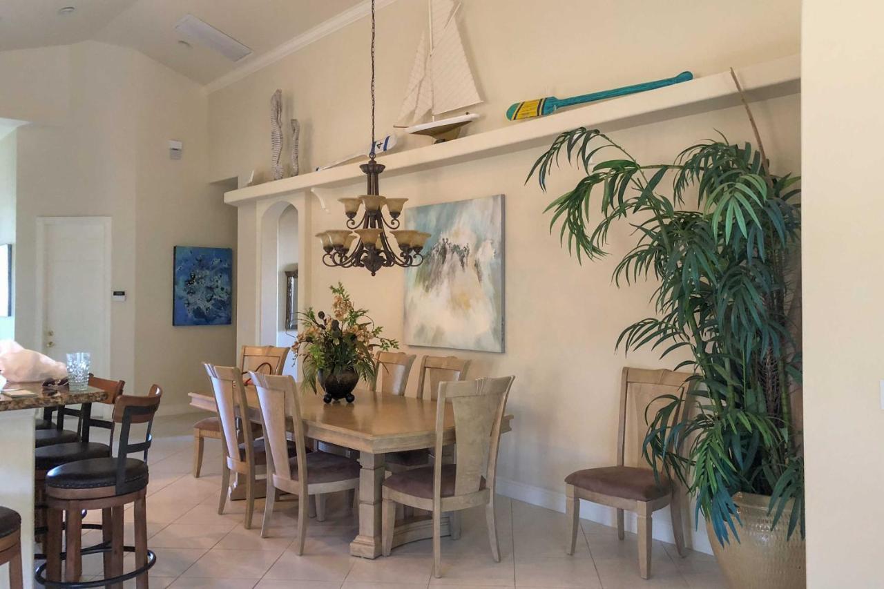 Superb With Den And Private Saltwater Pool Holiday home