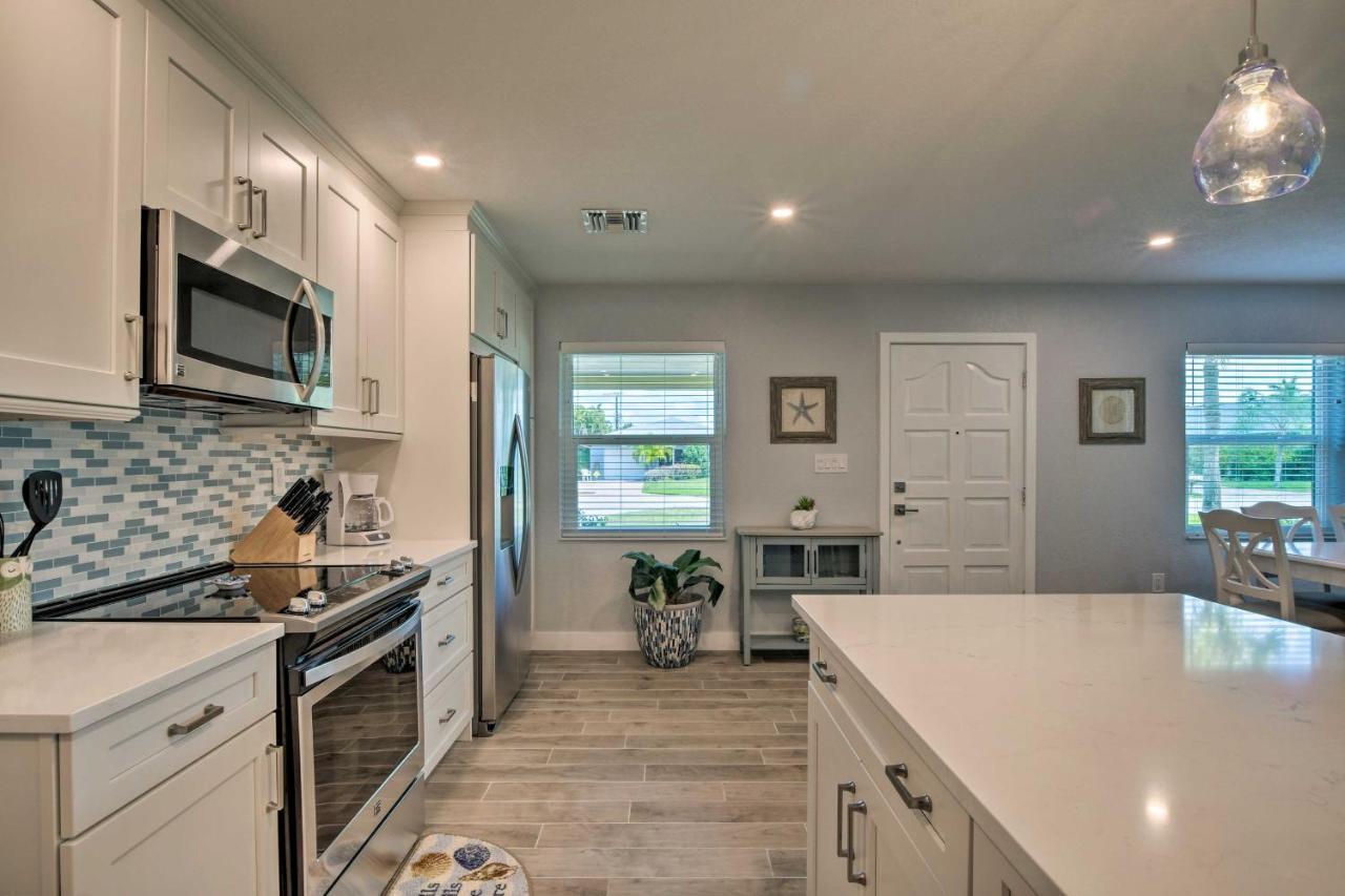 Tasteful With Patio And Grill Less Than 2 Mi To Beach!