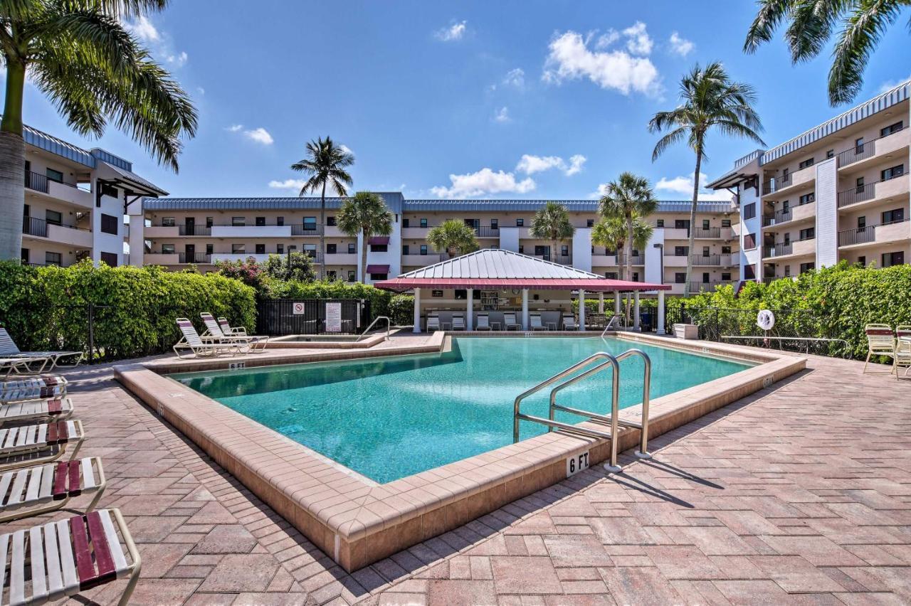 Relaxing Waterfront 2-story Retreat With Pool Access