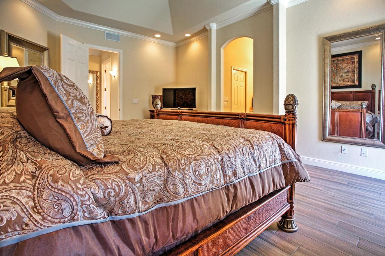 Holiday home Superb With Den And Private Saltwater Pool
