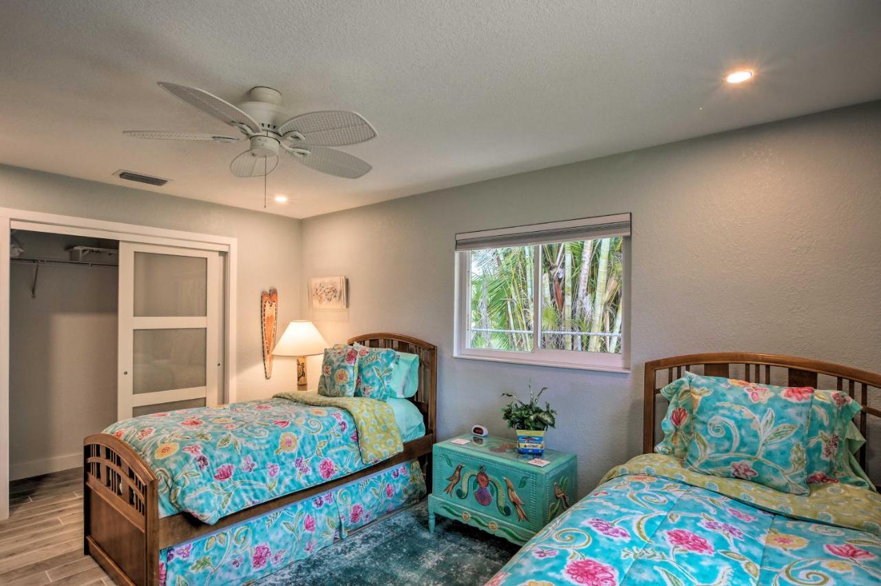 Tasteful With Patio And Grill Less Than 2 Mi To Beach!