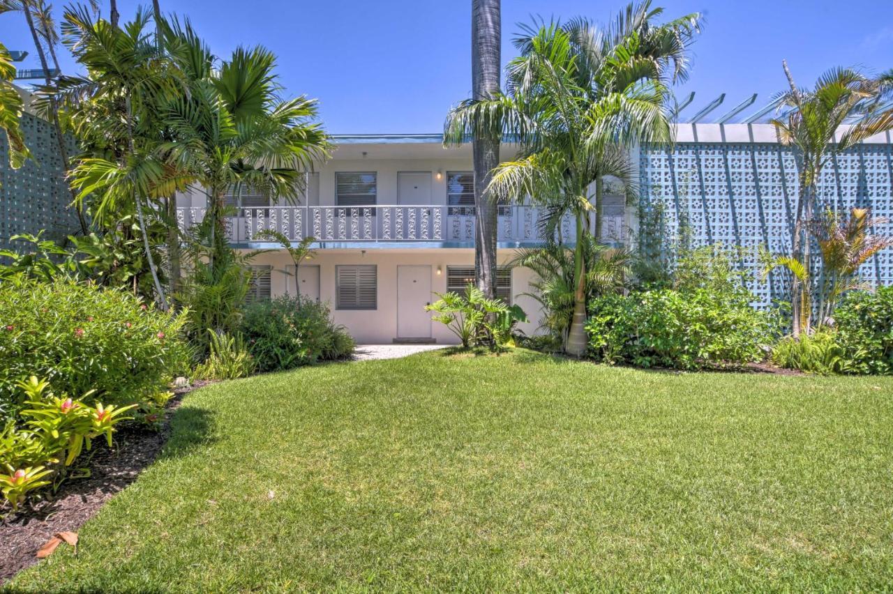 With Pool - Walk To Dining And Naples