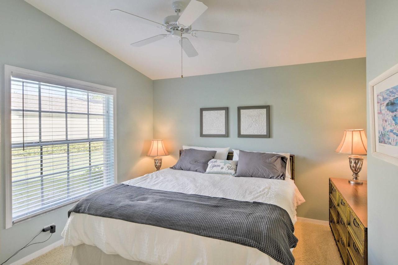 With Lanai And Pond View 5 Mi To Beach! Villa Naples