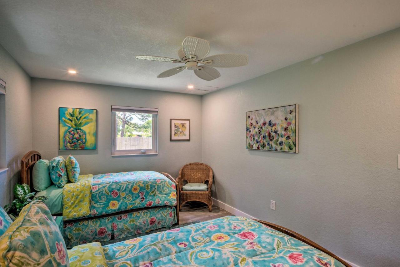 Tasteful With Patio And Grill Less Than 2 Mi To Beach! Holiday home