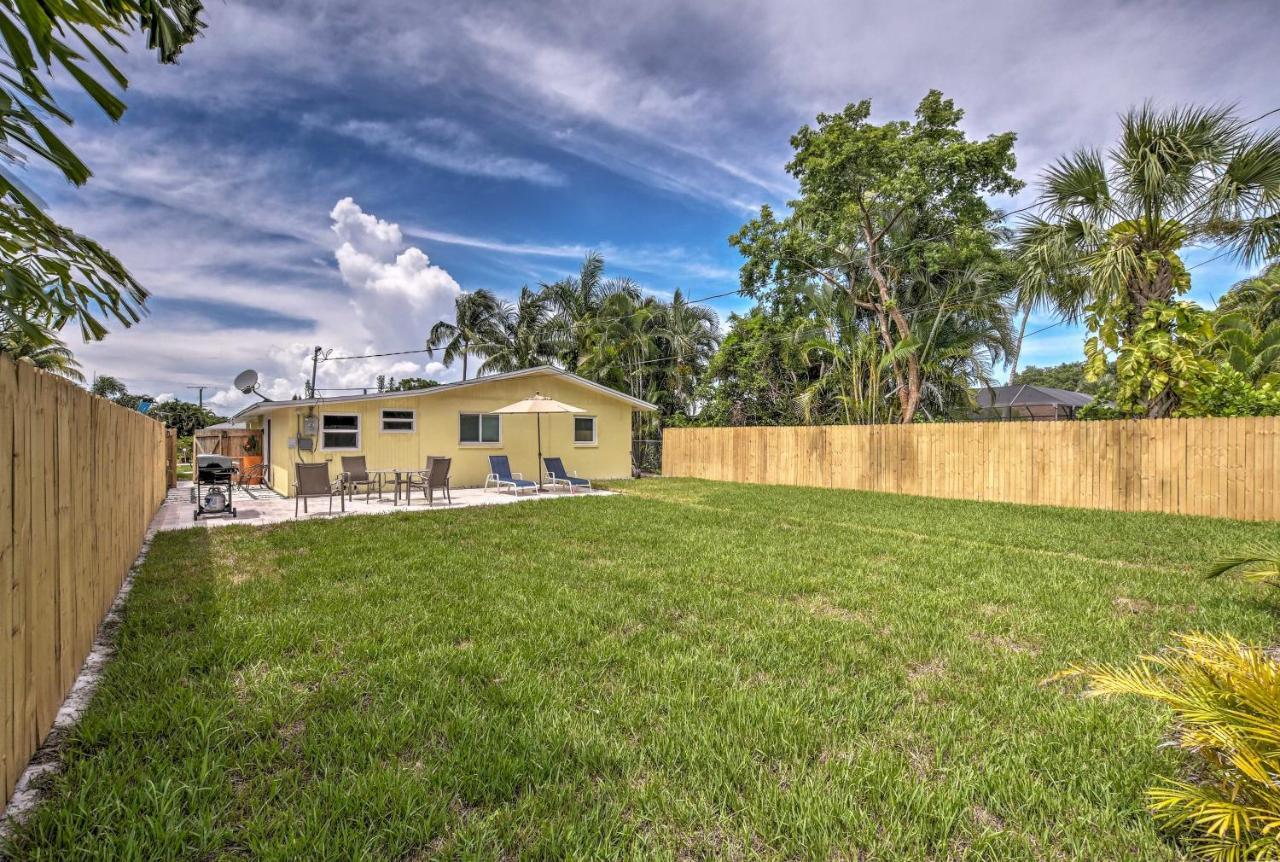 Tasteful With Patio And Grill Less Than 2 Mi To Beach! *