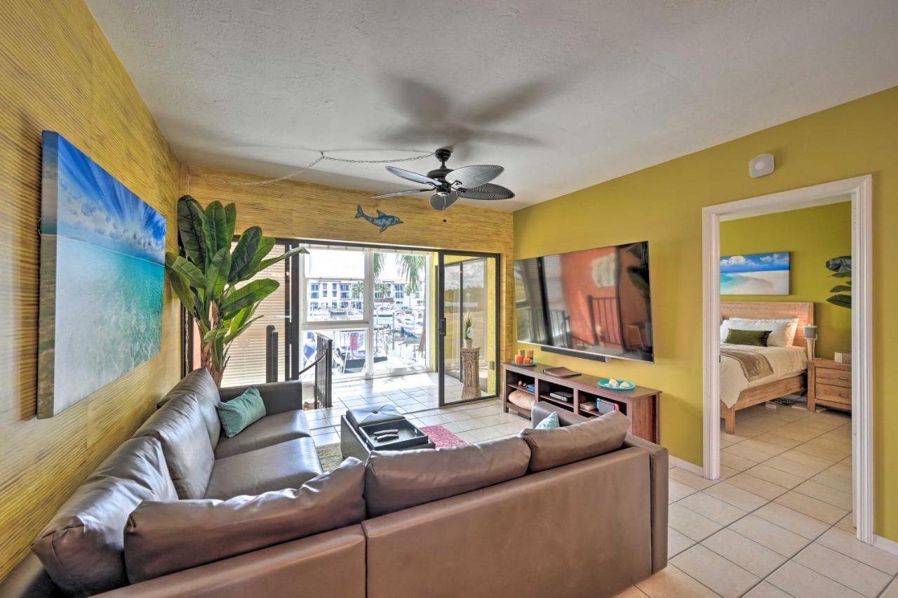 Apartment Relaxing Waterfront 2-story Retreat With Pool Access Naples