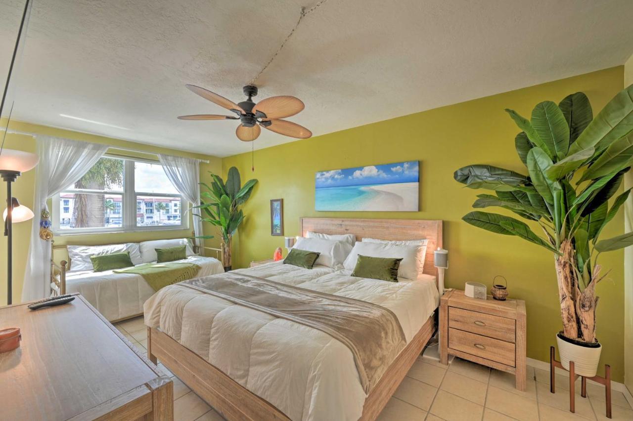 Relaxing Waterfront 2-story Retreat With Pool Access *
