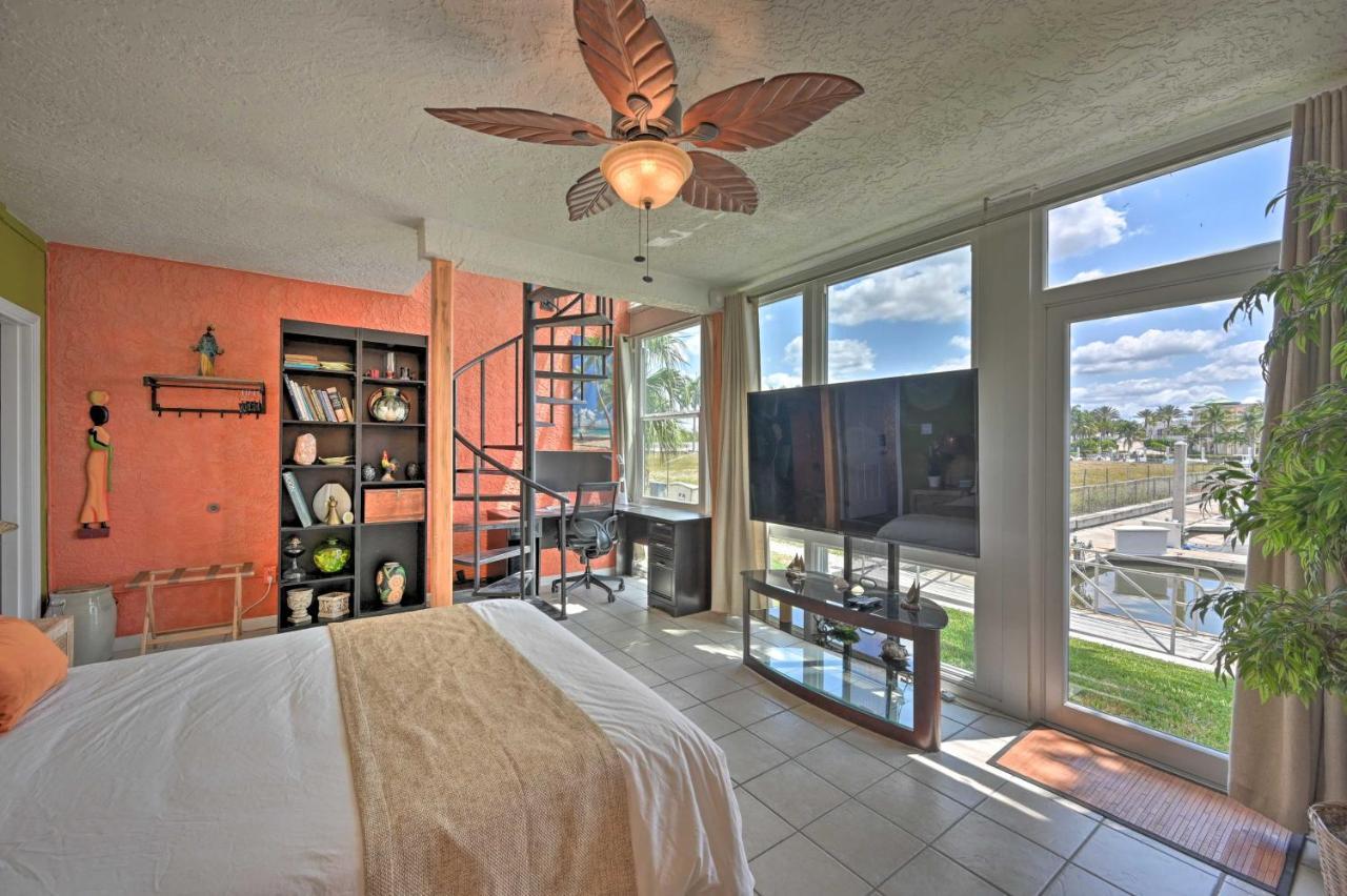 Relaxing Waterfront 2-story Retreat With Pool Access Apartment Naples