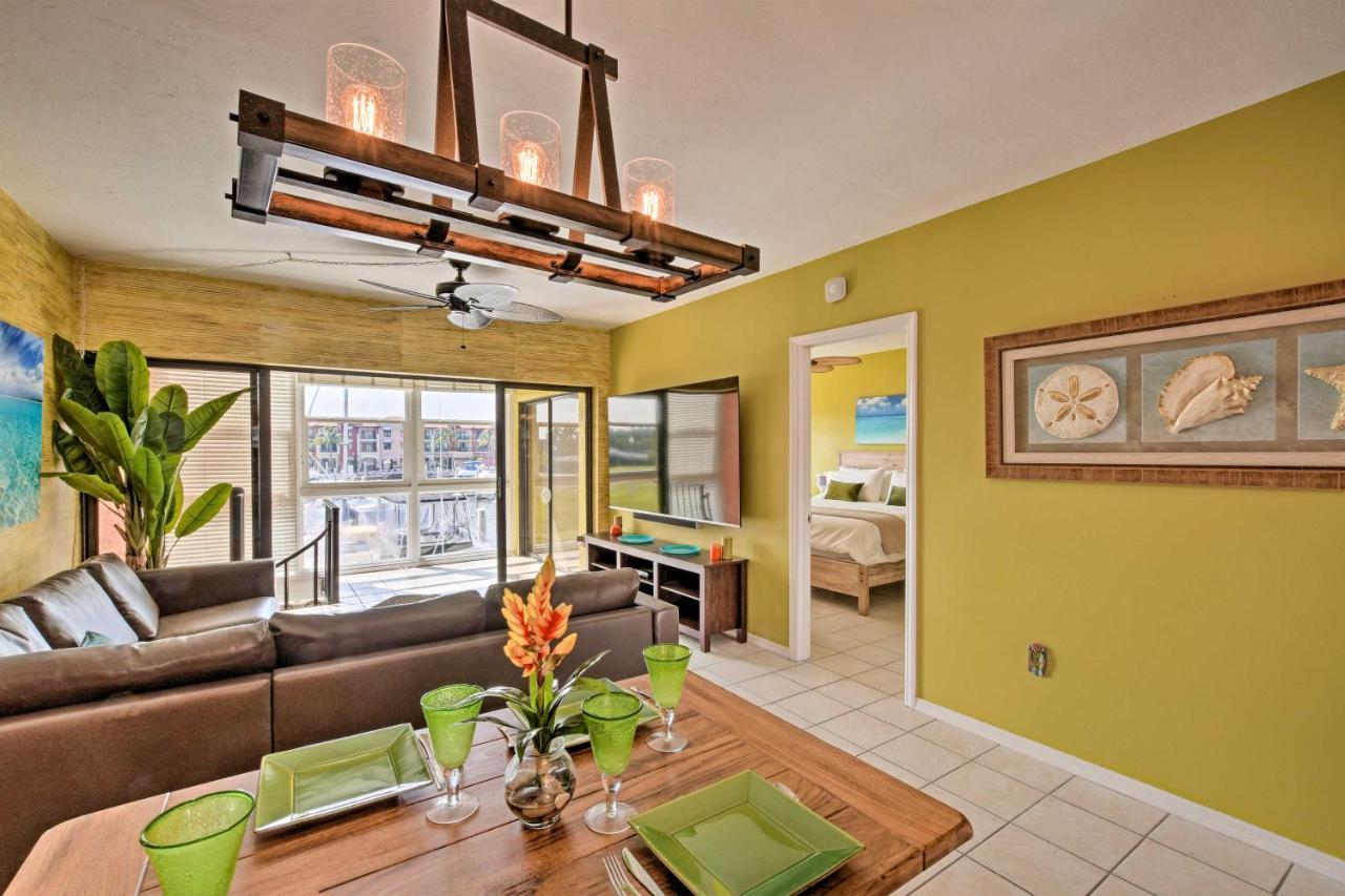Relaxing Waterfront 2-story Retreat With Pool Access Apartment