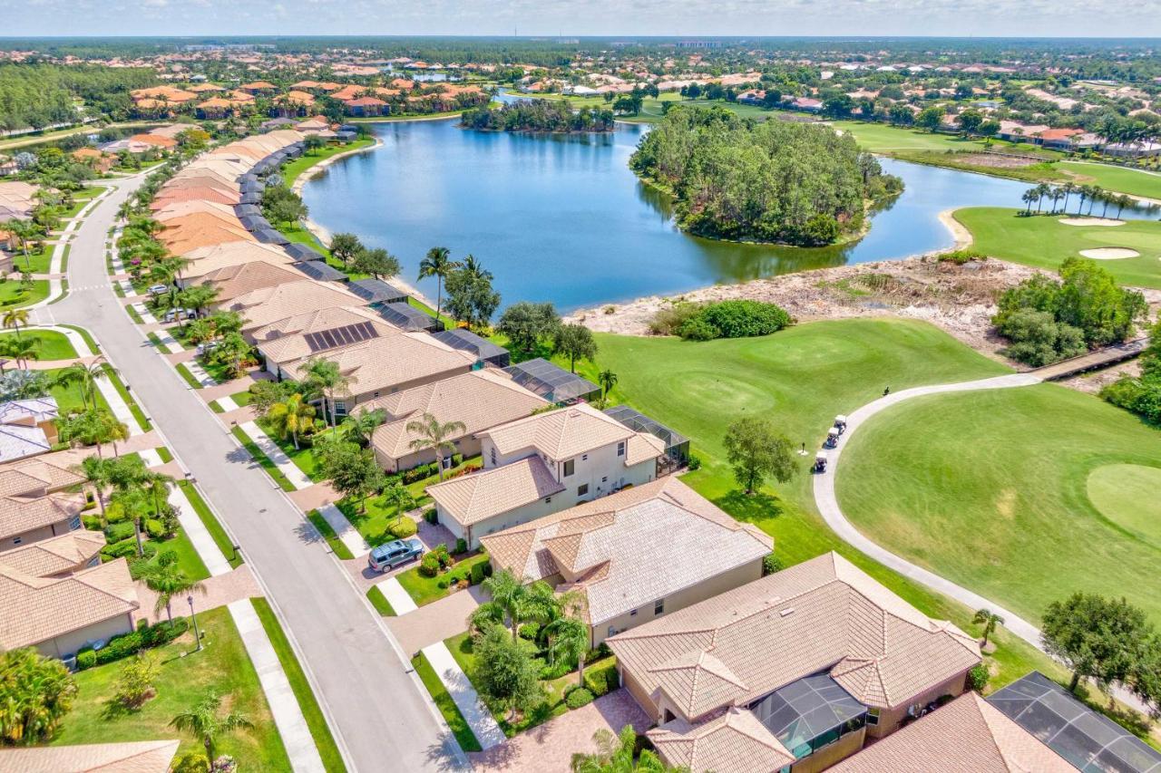 Luxurious Golf Course Getaway With Perks * Naples