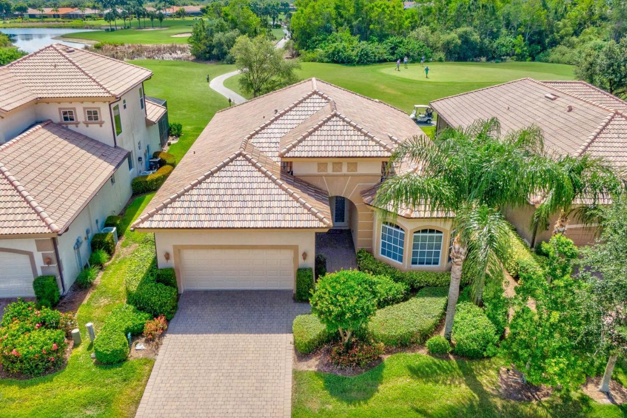 Luxurious Golf Course Getaway With Perks * Naples