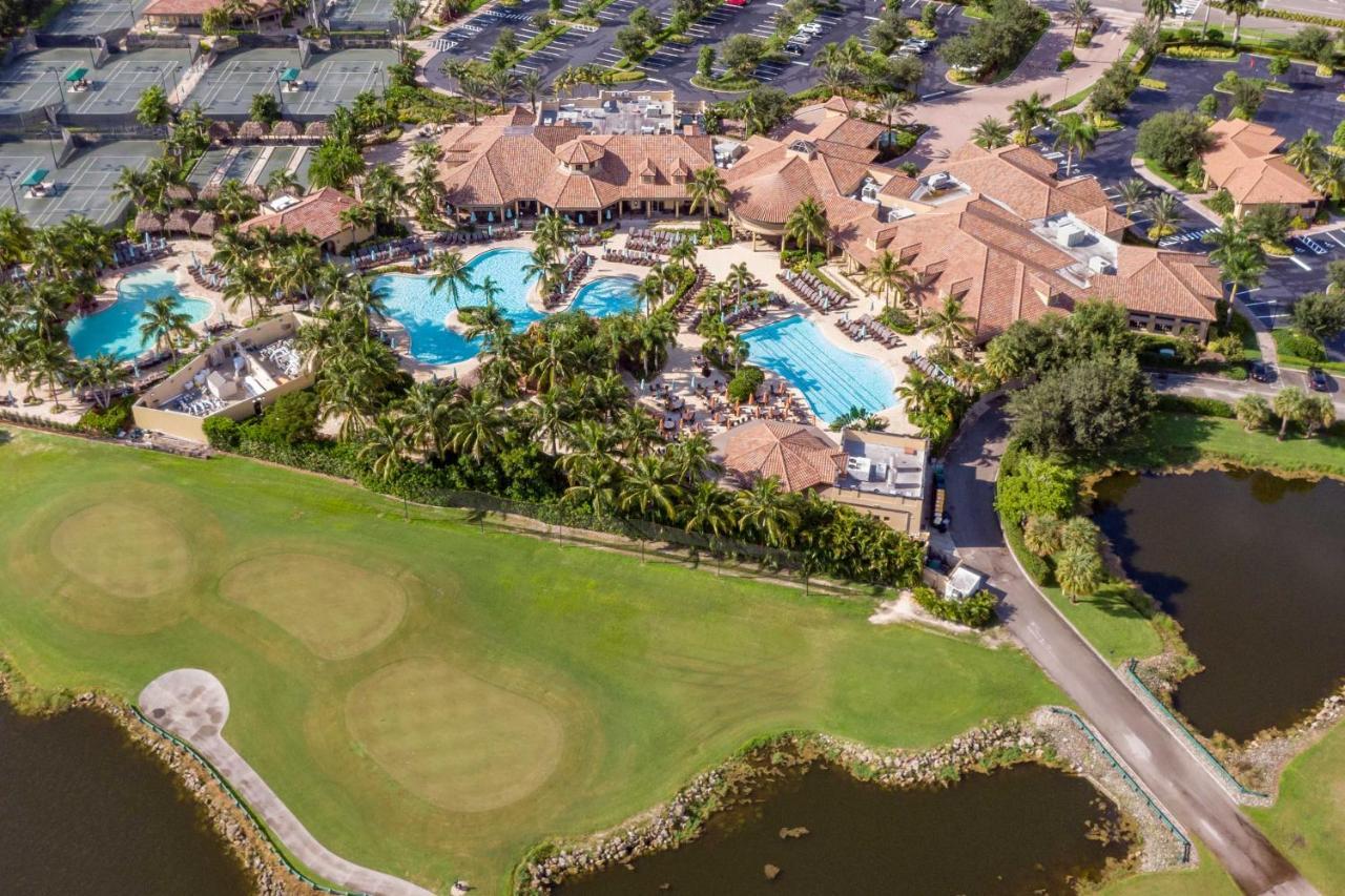 Luxurious Golf Course Getaway With Perks Holiday home Naples
