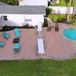 Cheerfull 4/Bed/ 3 Bath / Pool / Best Location