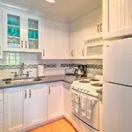 Condo With Pool Access Walk To Shopping And Beach!