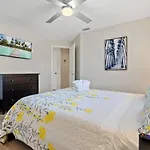 Boaters Bayshore Bungalow