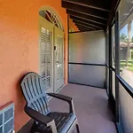 Breezy Naples Studio Condo With Screened Porch!