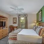 Fabulous Park Shore Condo