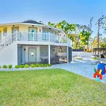 Round Beach House W Pool