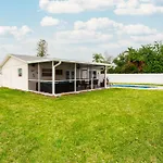 Seahorse Cottage - Pool Home