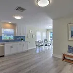 Newly Refurbished Naples Park Cottage With A Heated Pool