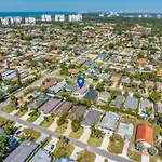 Relax Poolside & Walk Or Bike To The Beach From This Amazing Naples Pool Home!