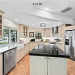 Single House With A Heated Pool In North Naples