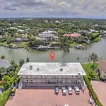 Walk To Lowdermilk Beach From This Amazing & Cute Condo With Back Bay Views