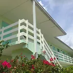Capri Lodge