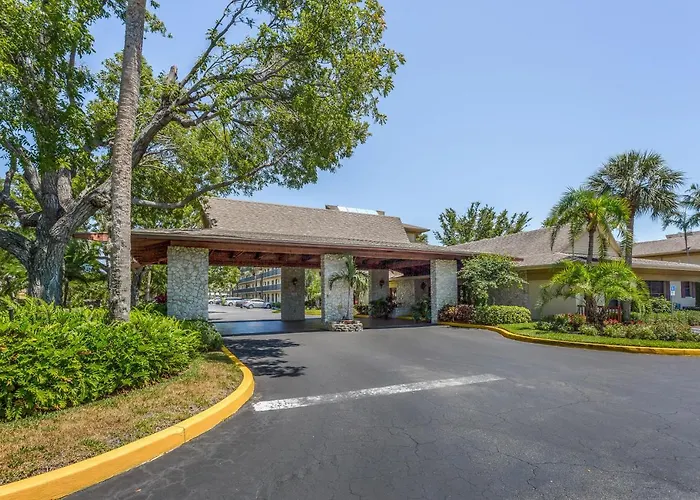 Fabulous Park Shore Condo