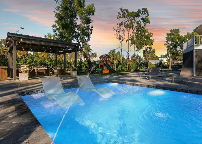 Round Beach House W Pool