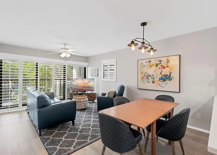 Corner Unit With Lake And Fountain Views