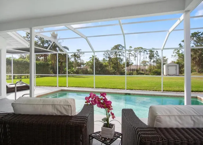 Modern Comfort In Naples, Close To Everything