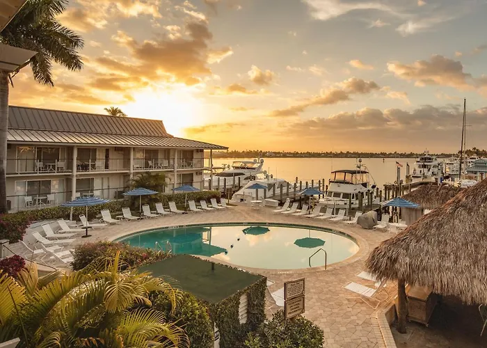 Cove Inn On Naples Bay