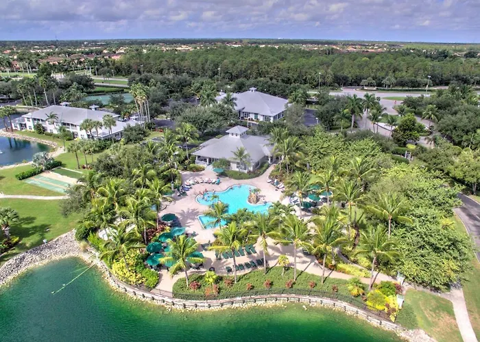 **Gorgeous First Floor Villa In Greenlinks Of Lely -Relax By The Pool, Golf At 2 Courses Or Enjoy Happy Hour Next Door!**