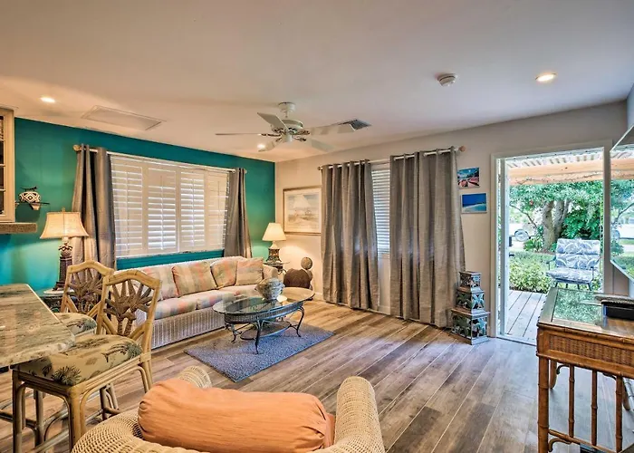 Updated Naples Cottage - Near Beaches And Golfing!