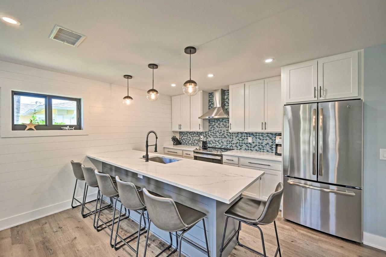 With Patio Less Than 1 Mi To Beaches! *
