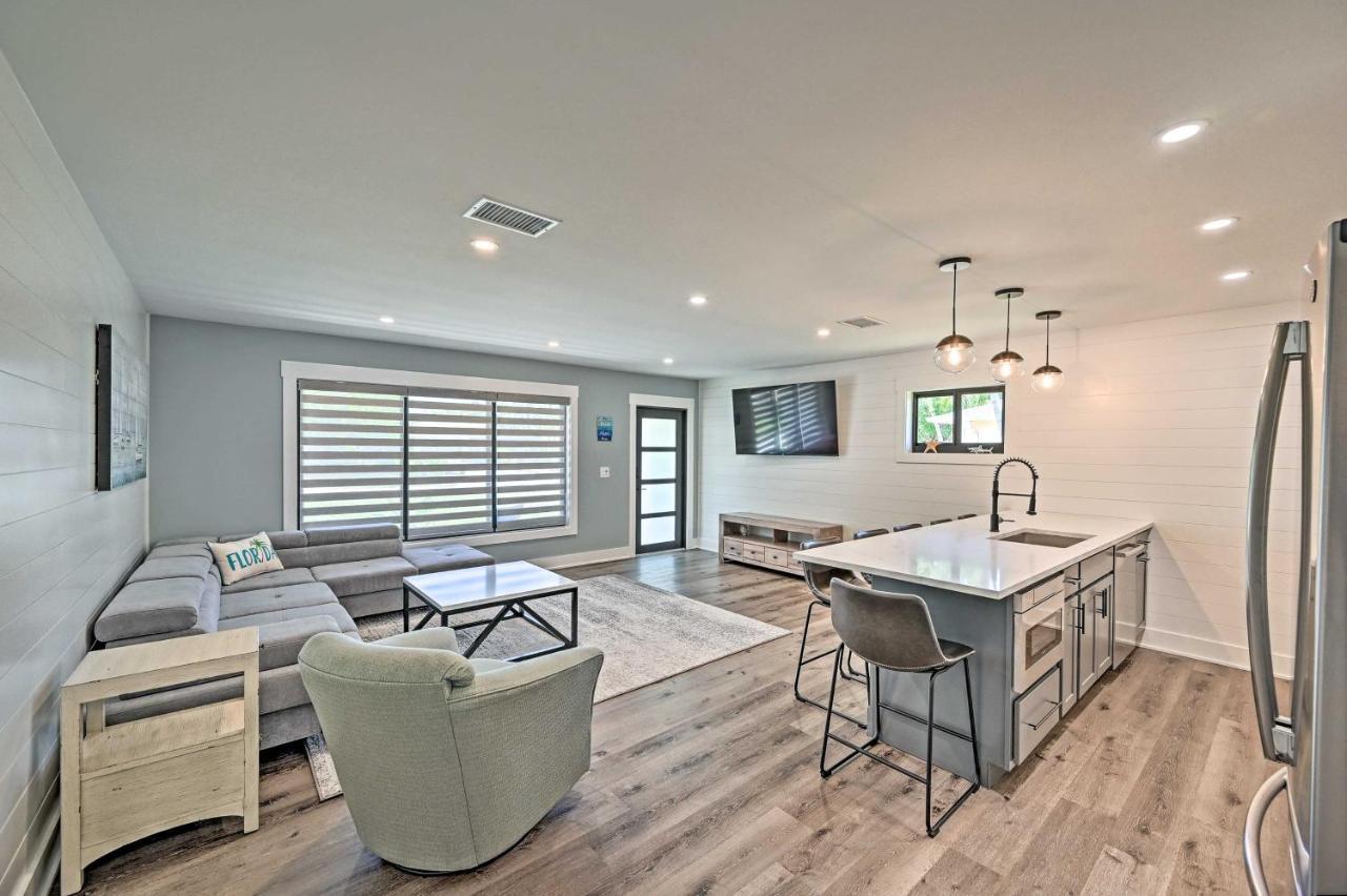 Holiday home With Patio Less Than 1 Mi To Beaches!