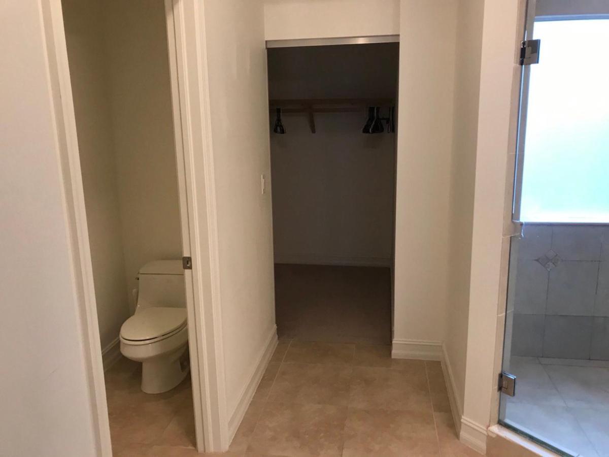 Apartment Sunny And Relaxing 2br With Parking!