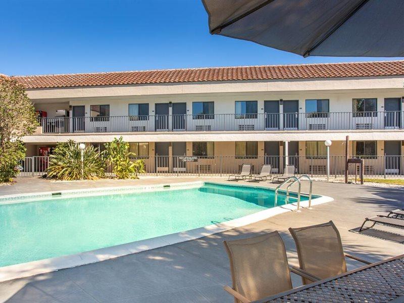 Super 8 By Wyndham *