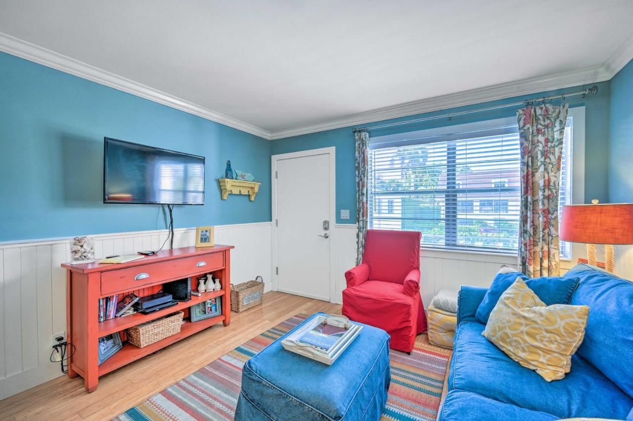 With Pool Access Walk To Shopping And Beach! Apartment *